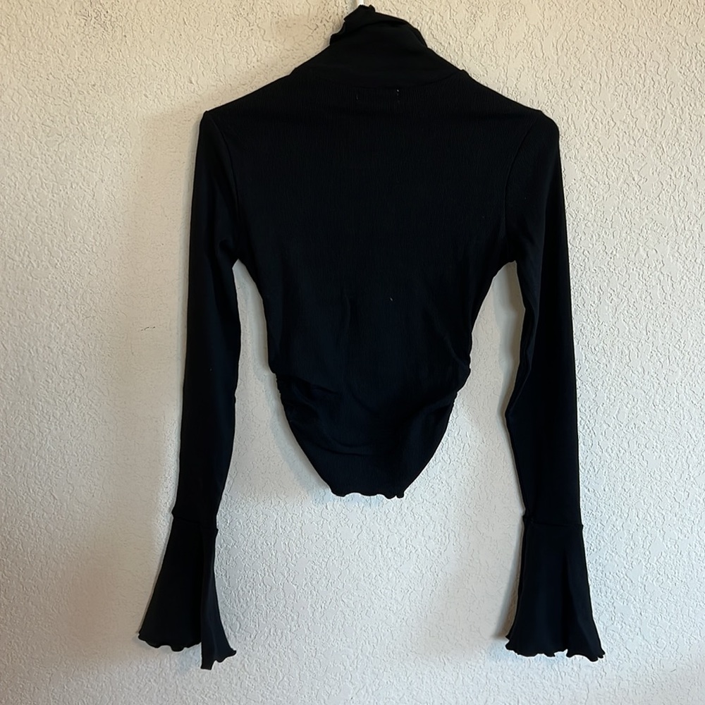Lovers + friends BELEN TOP black turtle neck knite - Picture 8 of 8